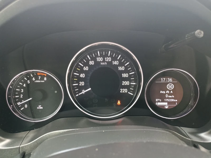 Honda Hr-v 1.5i, снимка 8 - Автомобили и джипове - 52412454