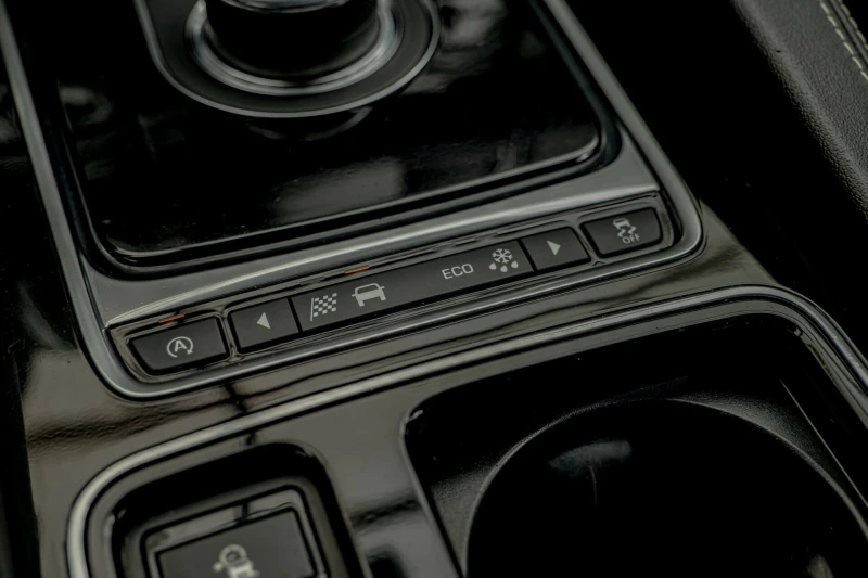 Jaguar F-PACE 3.0d/AWD/R-Sport/Meridian/Камера/Lane Assist, снимка 11 - Автомобили и джипове - 51637417