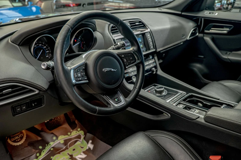 Jaguar F-PACE 3.0d/AWD/R-Sport/Meridian/Камера/Lane Assist, снимка 7 - Автомобили и джипове - 51637417