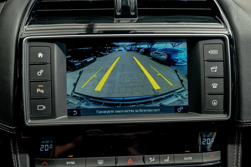 Jaguar F-PACE 3.0d/AWD/R-Sport/Meridian/Камера/Lane Assist, снимка 13 - Автомобили и джипове - 51637417