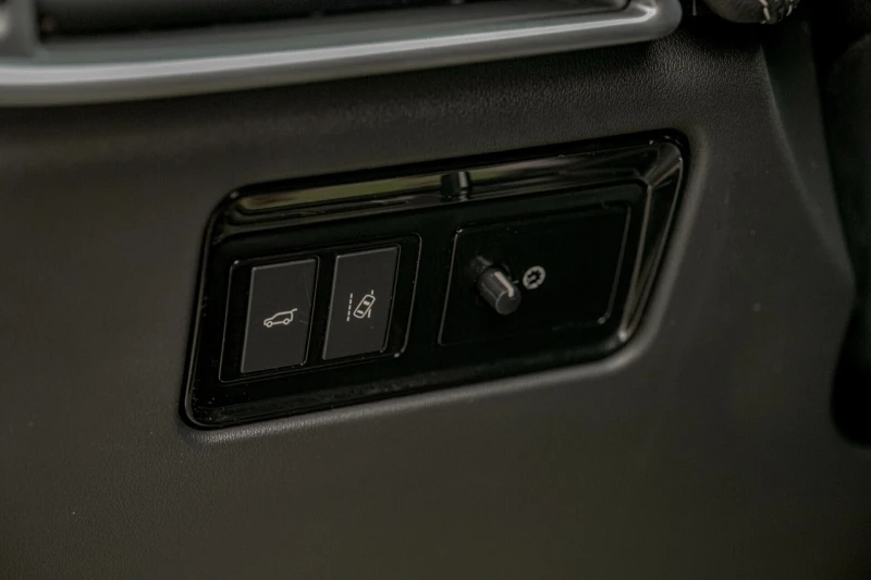 Jaguar F-PACE 3.0d/AWD/R-Sport/Meridian/Камера/Lane Assist, снимка 10 - Автомобили и джипове - 51637417