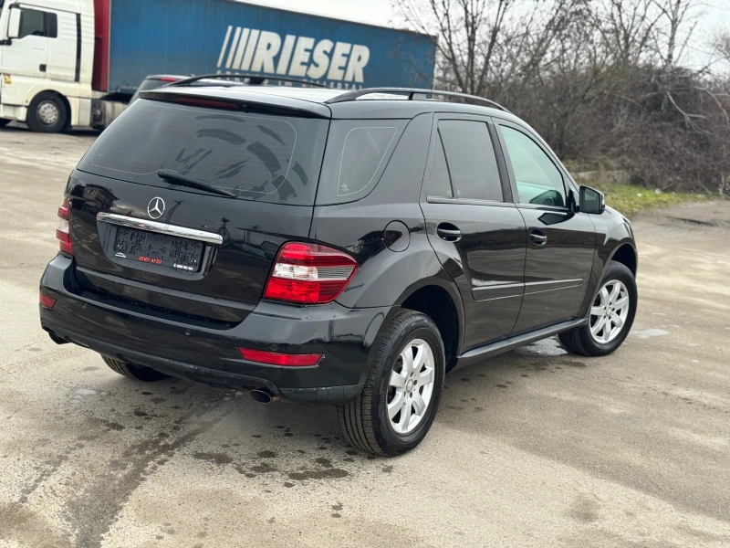 Mercedes-Benz ML 280 НАПЪЛНО ОБСЛУЖЕН, снимка 4 - Автомобили и джипове - 53358094
