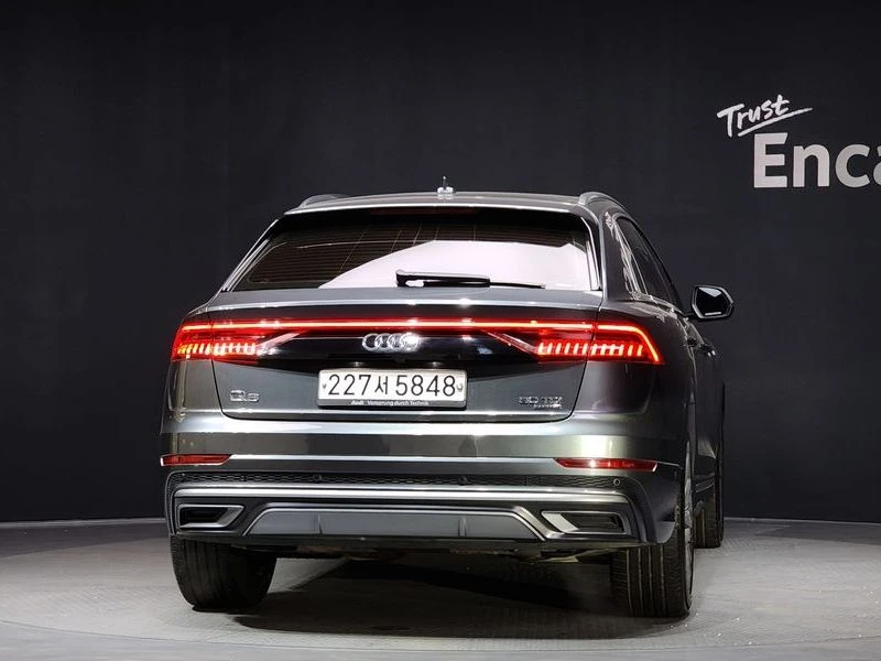 Audi Q8 50TDI* S-LINE* МАСАЖ, снимка 4 - Автомобили и джипове - 54212359