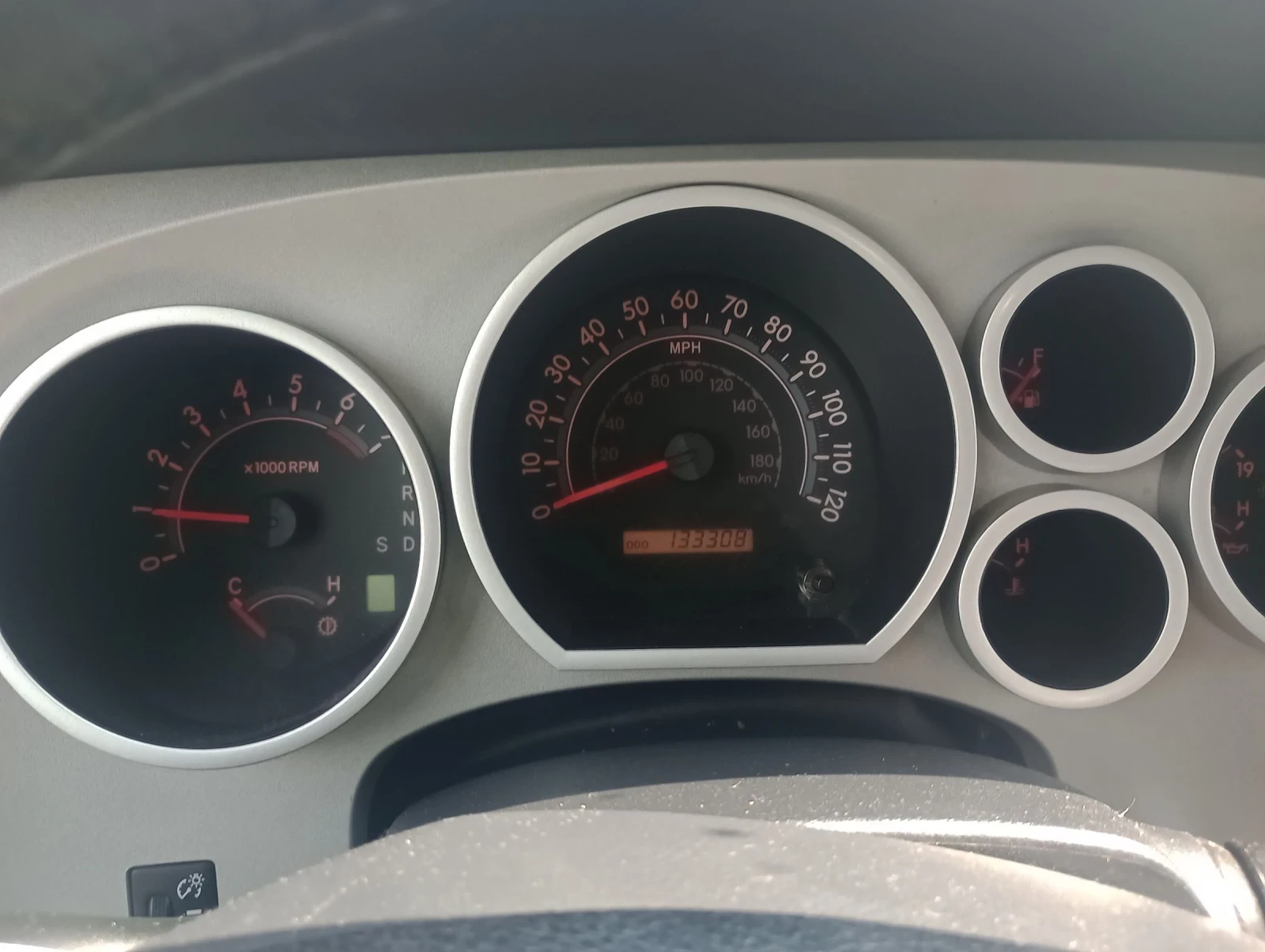 Toyota Tundra 5.7i agu 4* 4, снимка 4 - Автомобили и джипове - 54035712