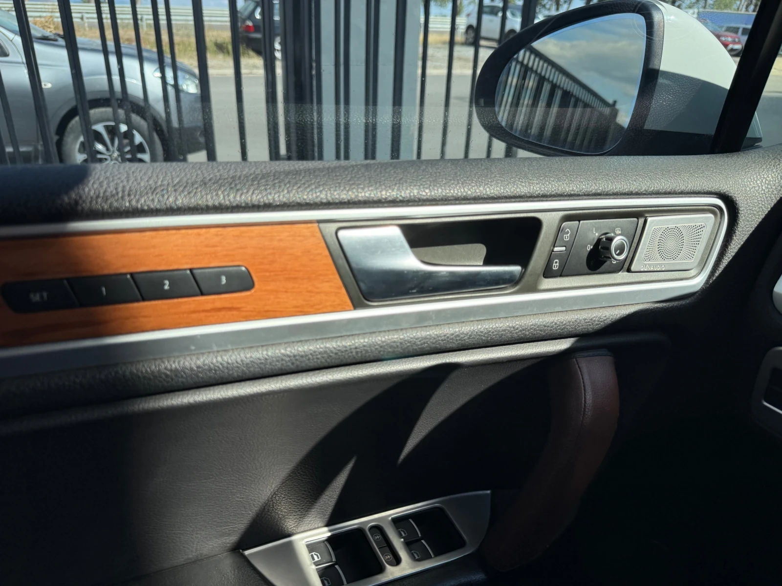 VW Touareg 3.0 TDI R-line, снимка 12 - Автомобили и джипове - 56223242