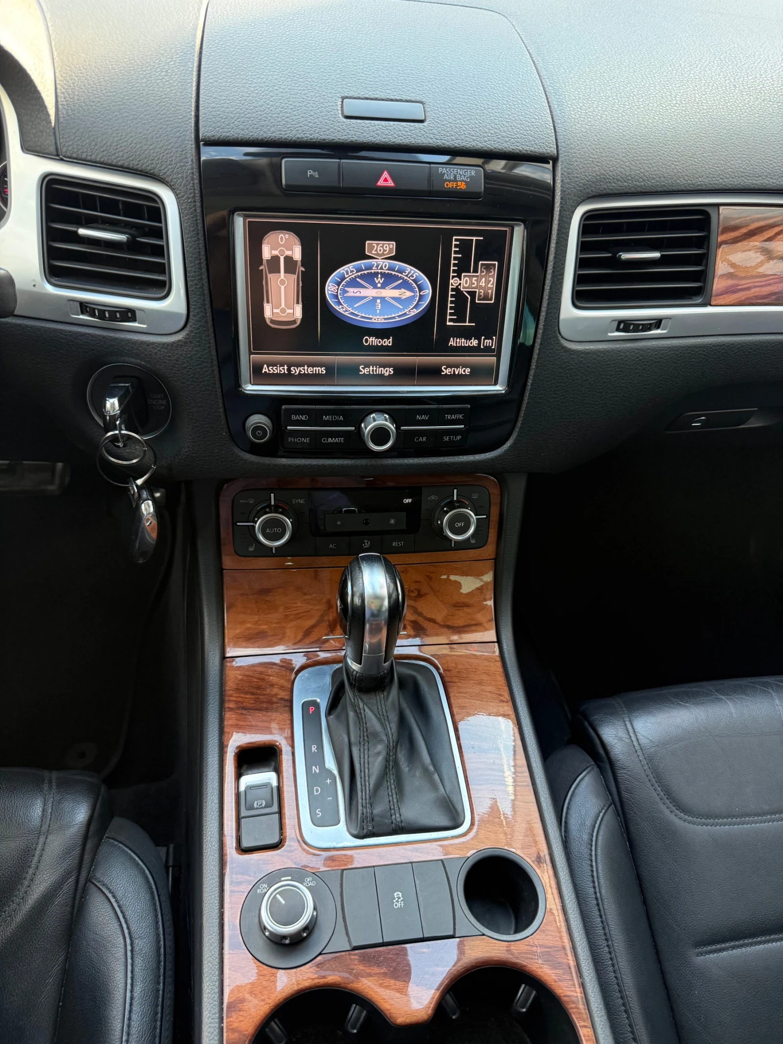 VW Touareg 3.0 TDI R-line, снимка 11 - Автомобили и джипове - 56223242
