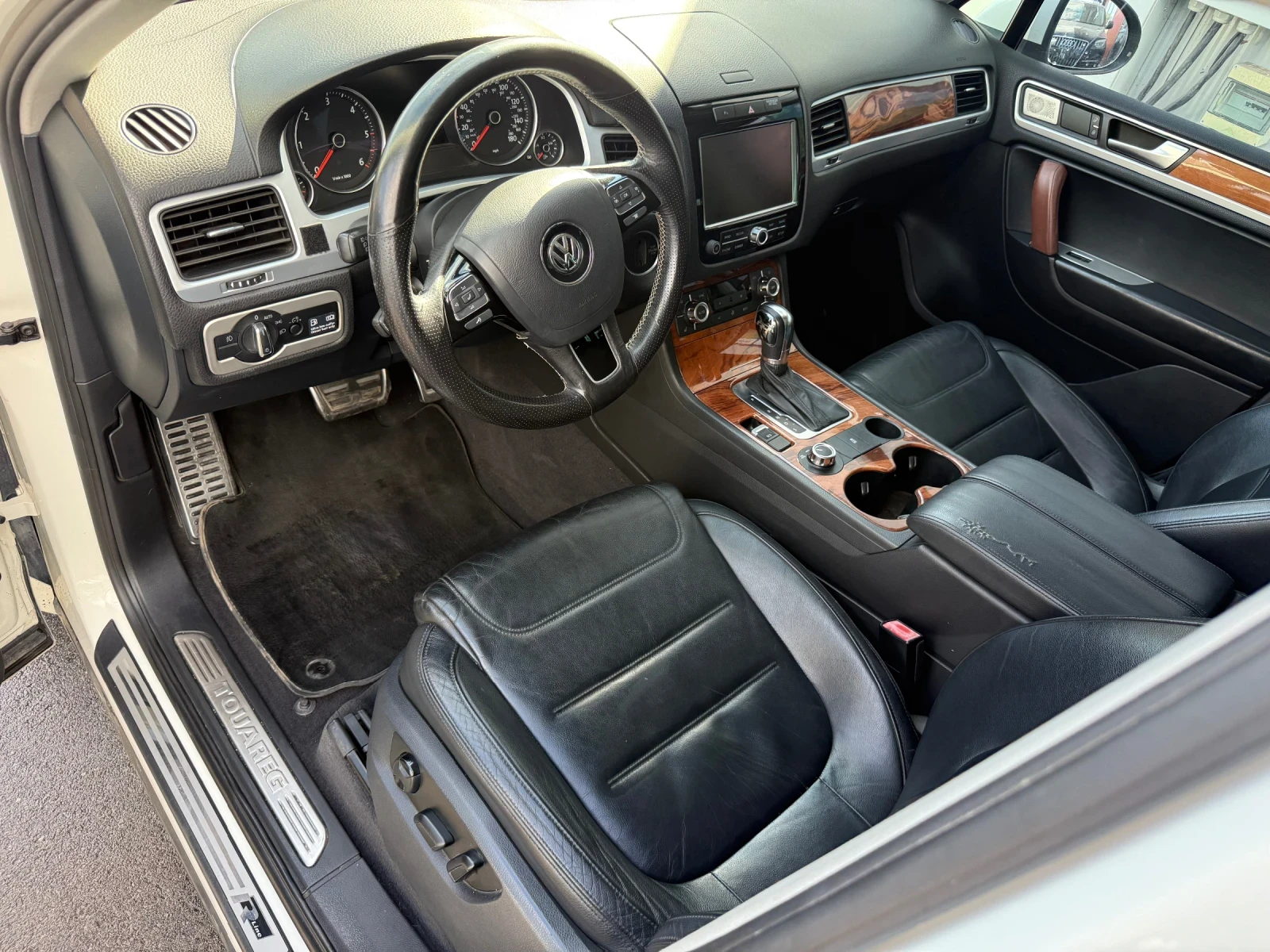 VW Touareg 3.0 TDI R-line, снимка 8 - Автомобили и джипове - 56223242