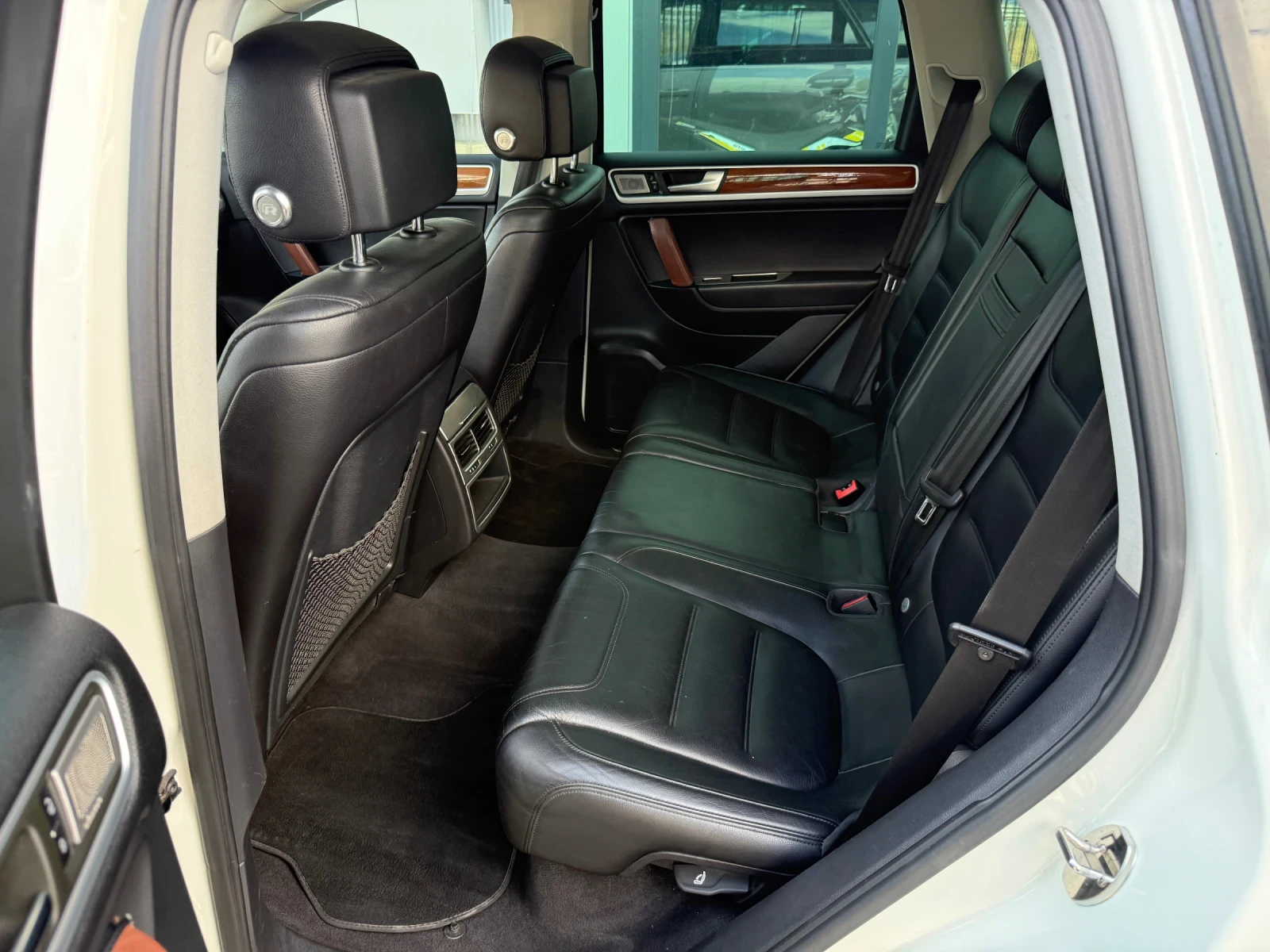 VW Touareg 3.0 TDI R-line, снимка 9 - Автомобили и джипове - 56223242