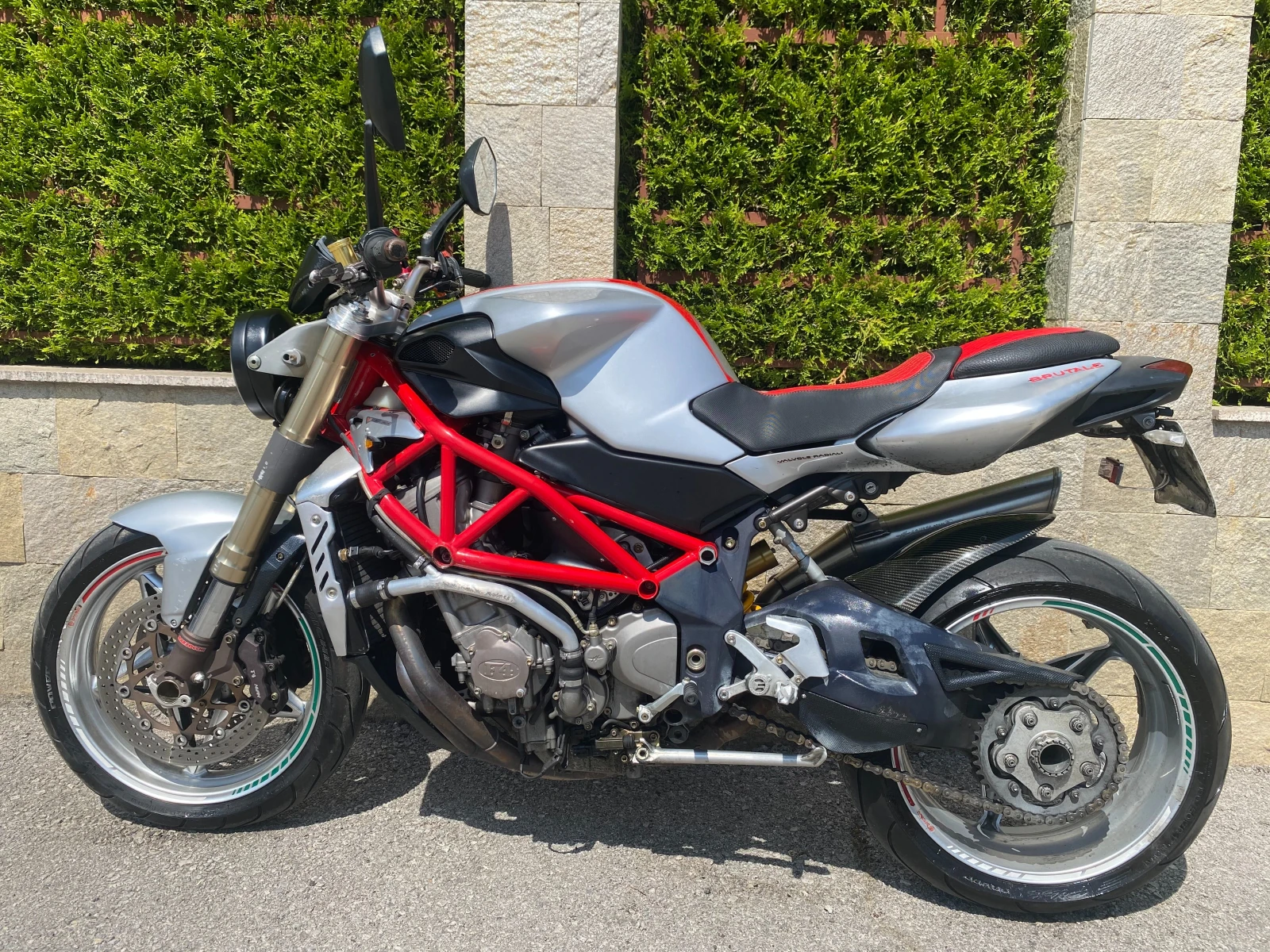 MV Agusta Brutale Brutale 910 - изображение 5