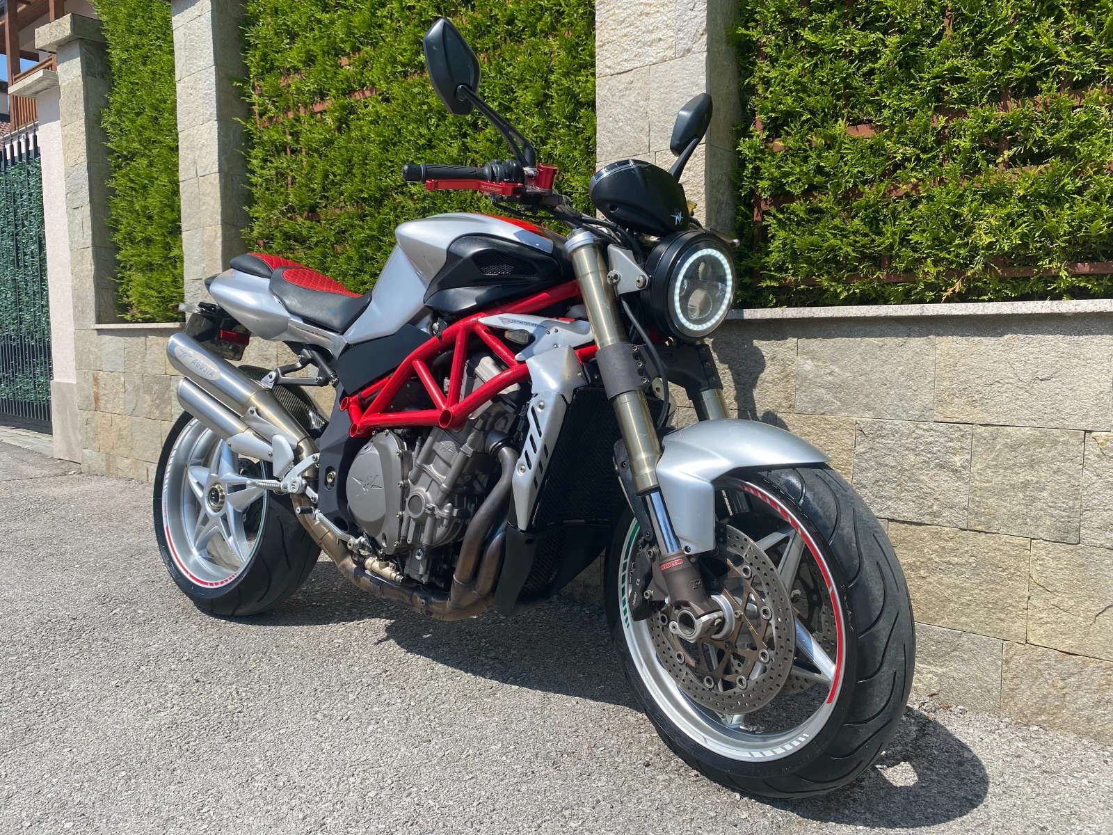 MV Agusta Brutale Brutale 910 - изображение 2