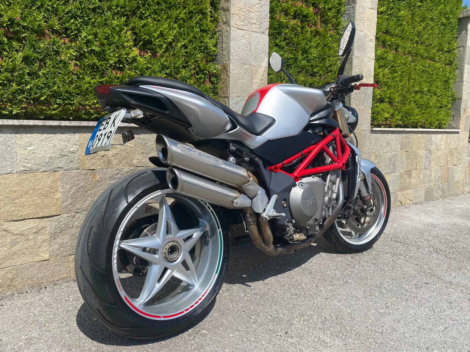 MV Agusta Brutale Brutale 910 - изображение 3