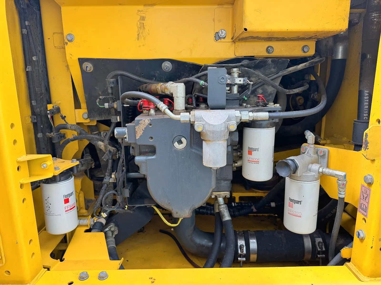 Багер Komatsu PC 210 LC, снимка 13 - Индустриална техника - 55540031