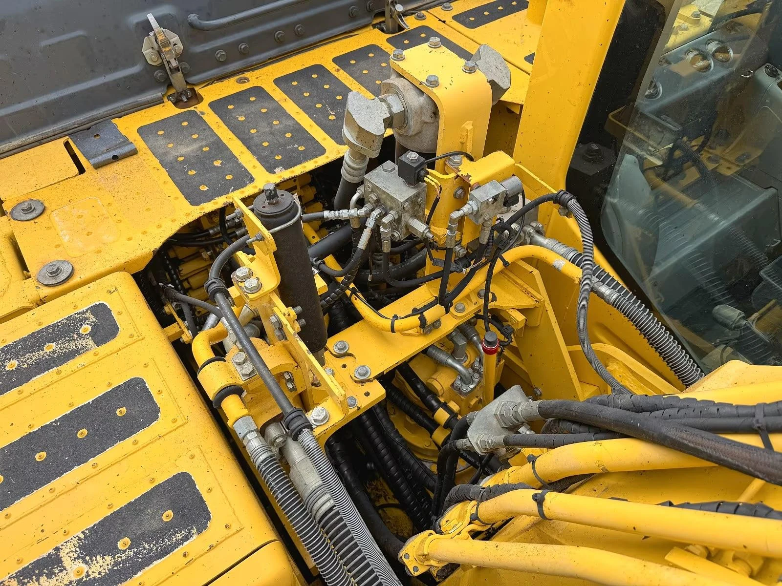 Багер Komatsu PC 210 LC, снимка 14 - Индустриална техника - 55540031
