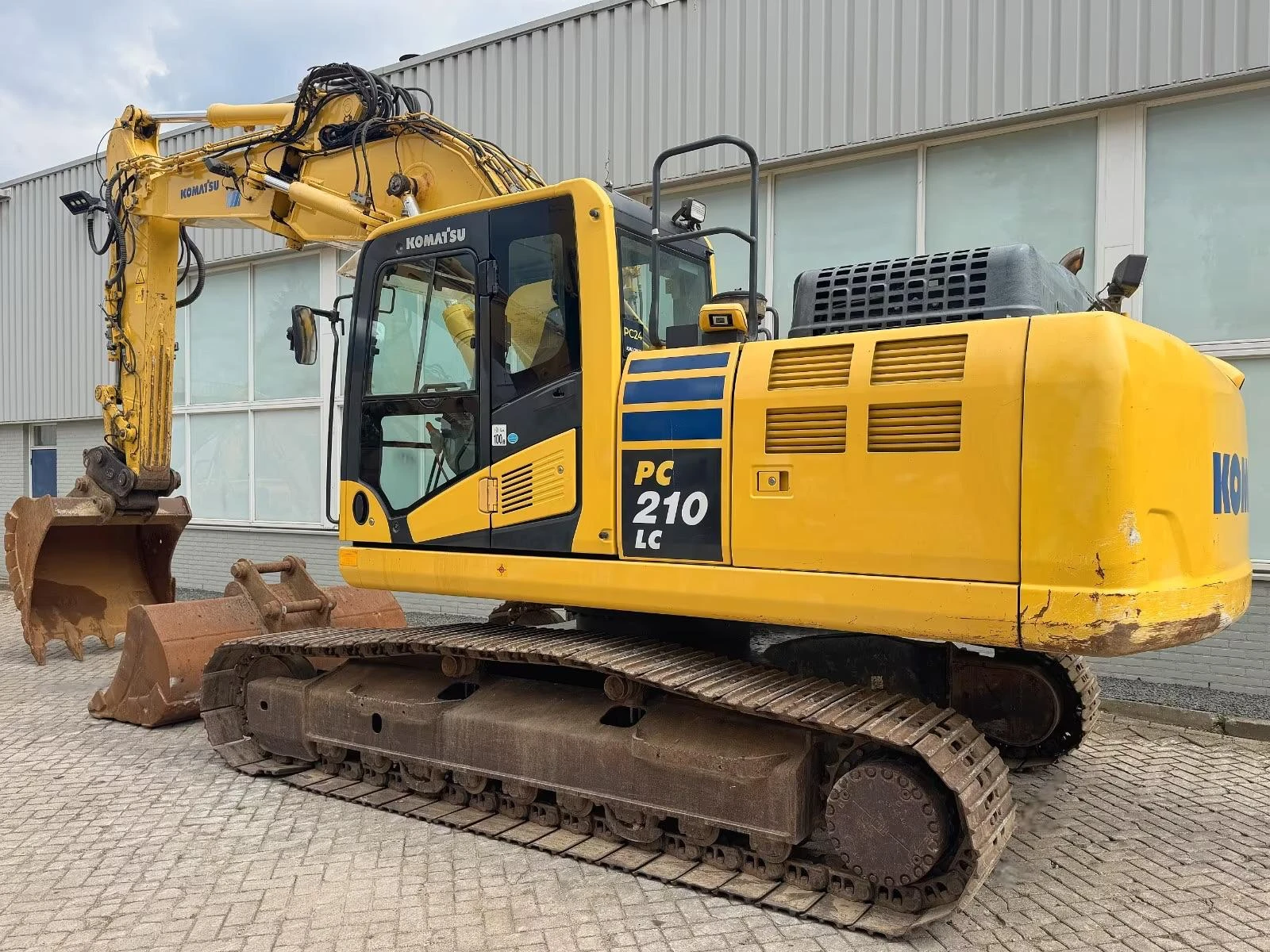 Багер Komatsu PC 210 LC, снимка 3 - Индустриална техника - 55540031