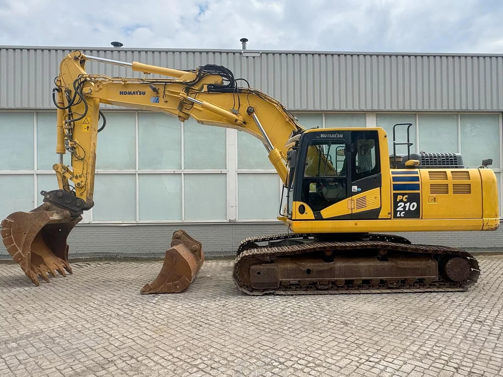 Багер Komatsu PC 210 LC, снимка 2 - Индустриална техника - 55540031