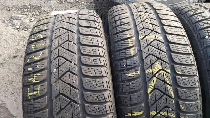 Гуми Зимни 215/55R17, снимка 3 - Гуми и джанти - 27725374