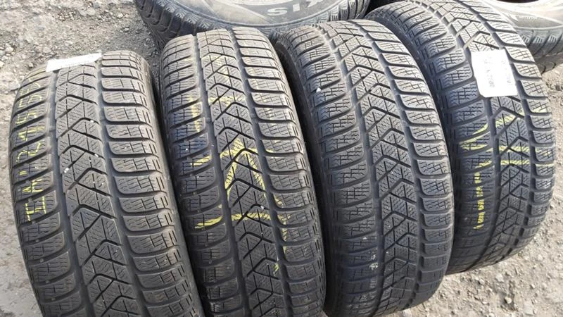 Гуми Зимни 215/55R17, снимка 1 - Гуми и джанти - 27725374