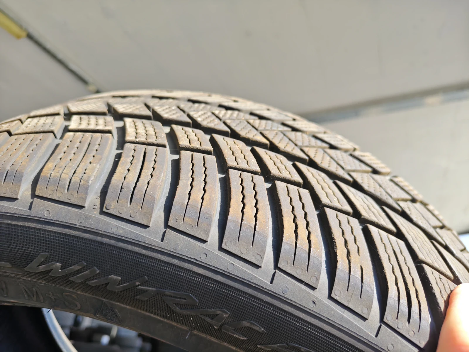 Гуми Зимни 245/45R20, снимка 5 - Гуми и джанти - 56678431