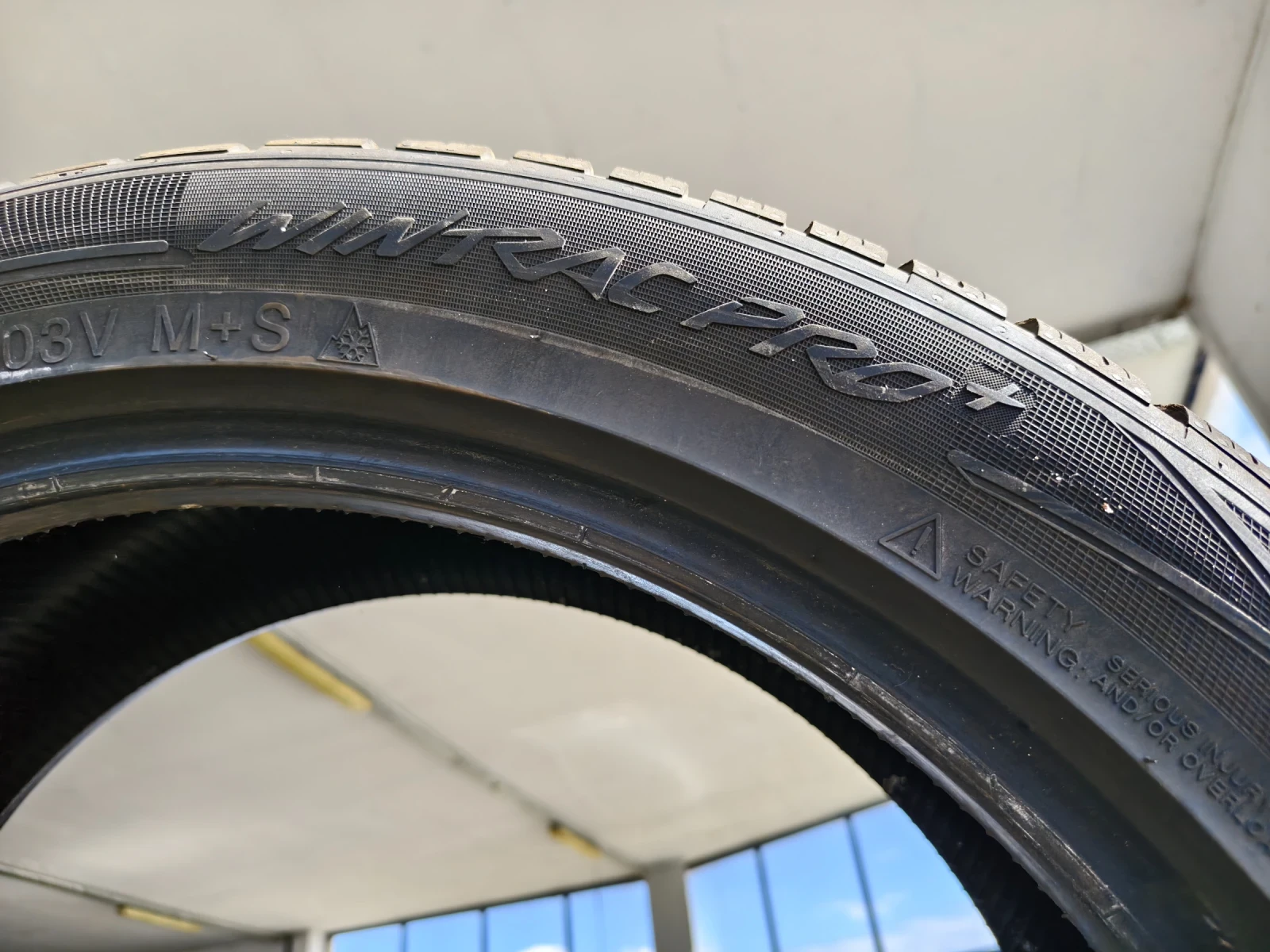 Гуми Зимни 245/45R20, снимка 4 - Гуми и джанти - 56678431