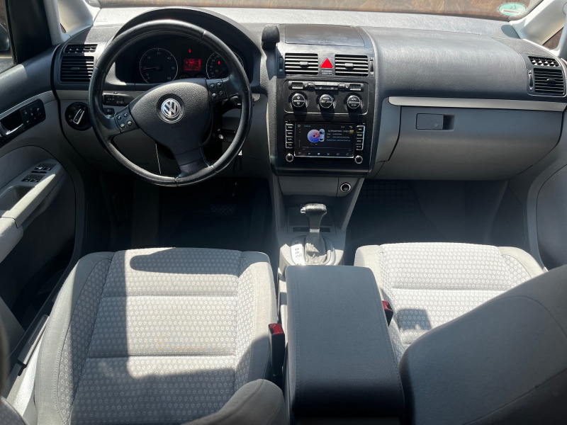 VW Touran 2.0 140 к.с. Автоматик-DSG , снимка 10 - Автомобили и джипове - 46421441