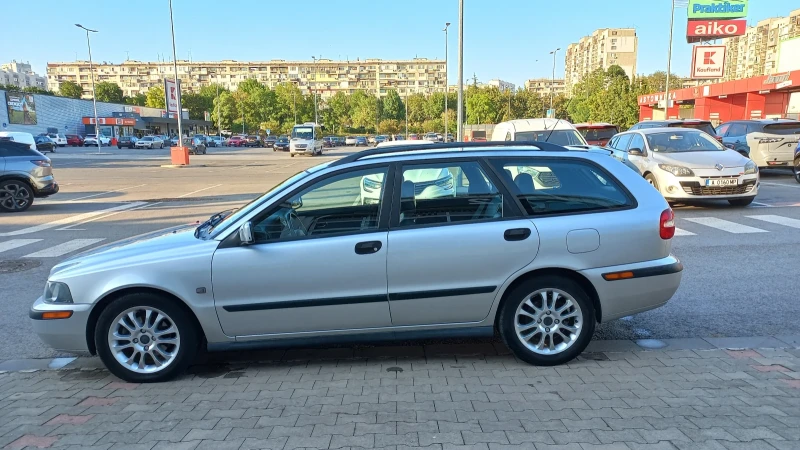 Volvo V40 2.0 АВТОМАТИК, снимка 4 - Автомобили и джипове - 47007449