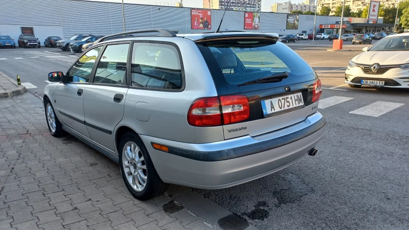 Volvo V40 2.0 АВТОМАТИК, снимка 8 - Автомобили и джипове - 47007449