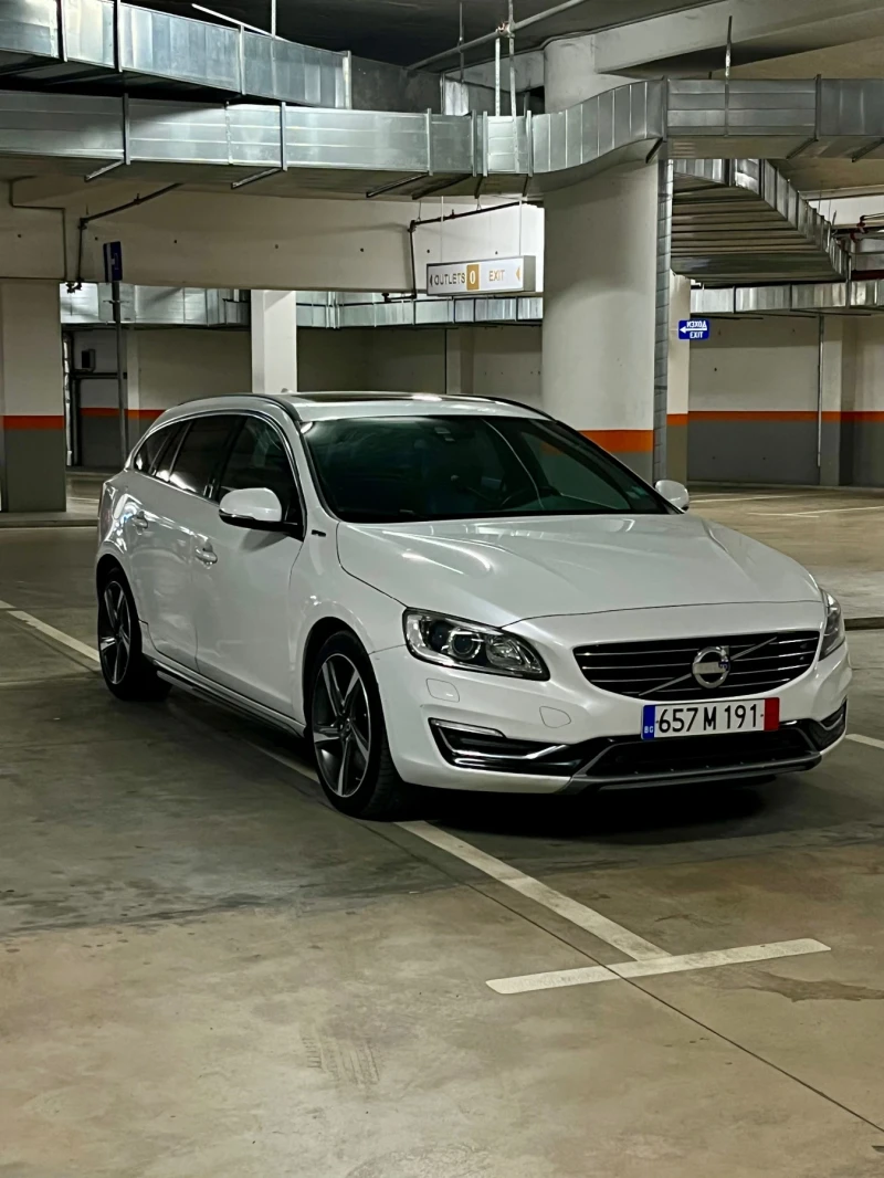 Volvo V60 plug in Хибрид , снимка 1 - Автомобили и джипове - 47387263