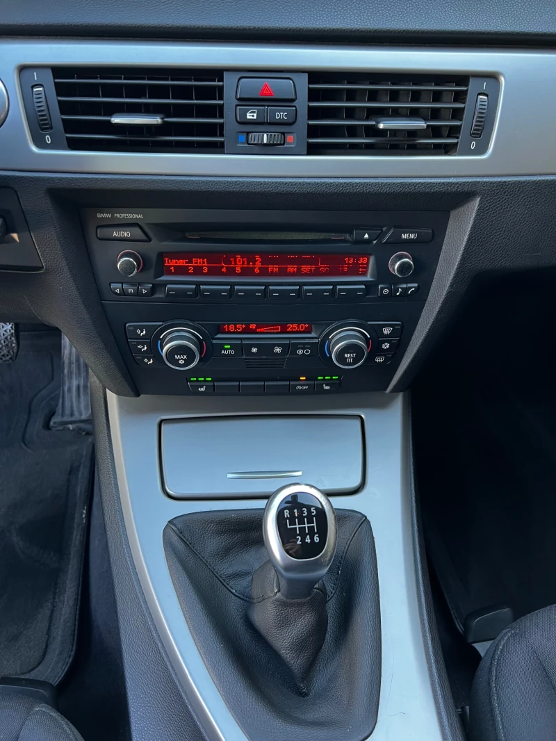 BMW 318 i 2008 год. 143к.с., снимка 8 - Автомобили и джипове - 52461404