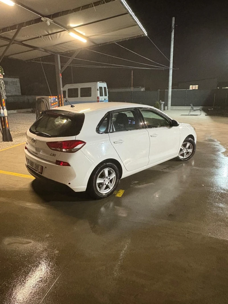 Hyundai I30 1.6 CRDi, снимка 7 - Автомобили и джипове - 52891893