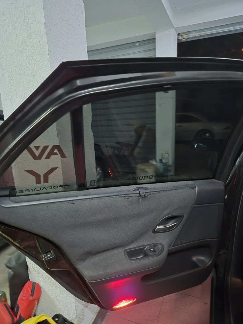 Renault Laguna, снимка 13 - Автомобили и джипове - 53374779