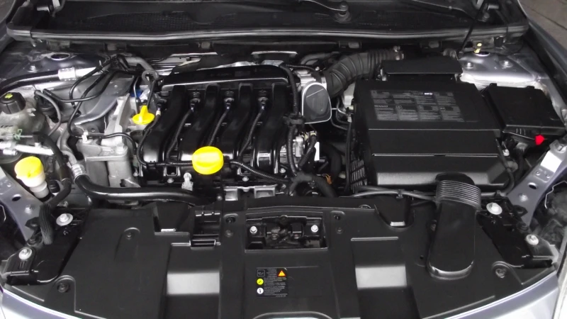 Renault Megane 1.6.i.110.k.c.6.speed.5.100 km., снимка 9 - Автомобили и джипове - 53562442