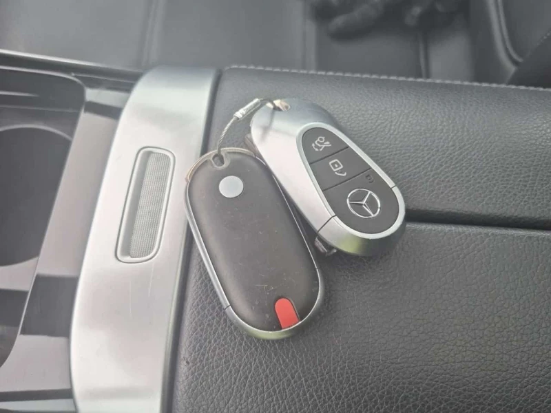 Mercedes-Benz C 300 CARFAX /Кожа/Нави/Подгрев/Панорама, снимка 6 - Автомобили и джипове - 53580339