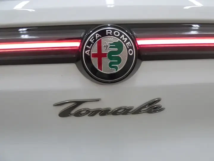 Alfa Romeo Tonale distronic* pano* подгрев* carplay* hybrid* ЛИЗИНГ, снимка 6 - Автомобили и джипове - 55844065