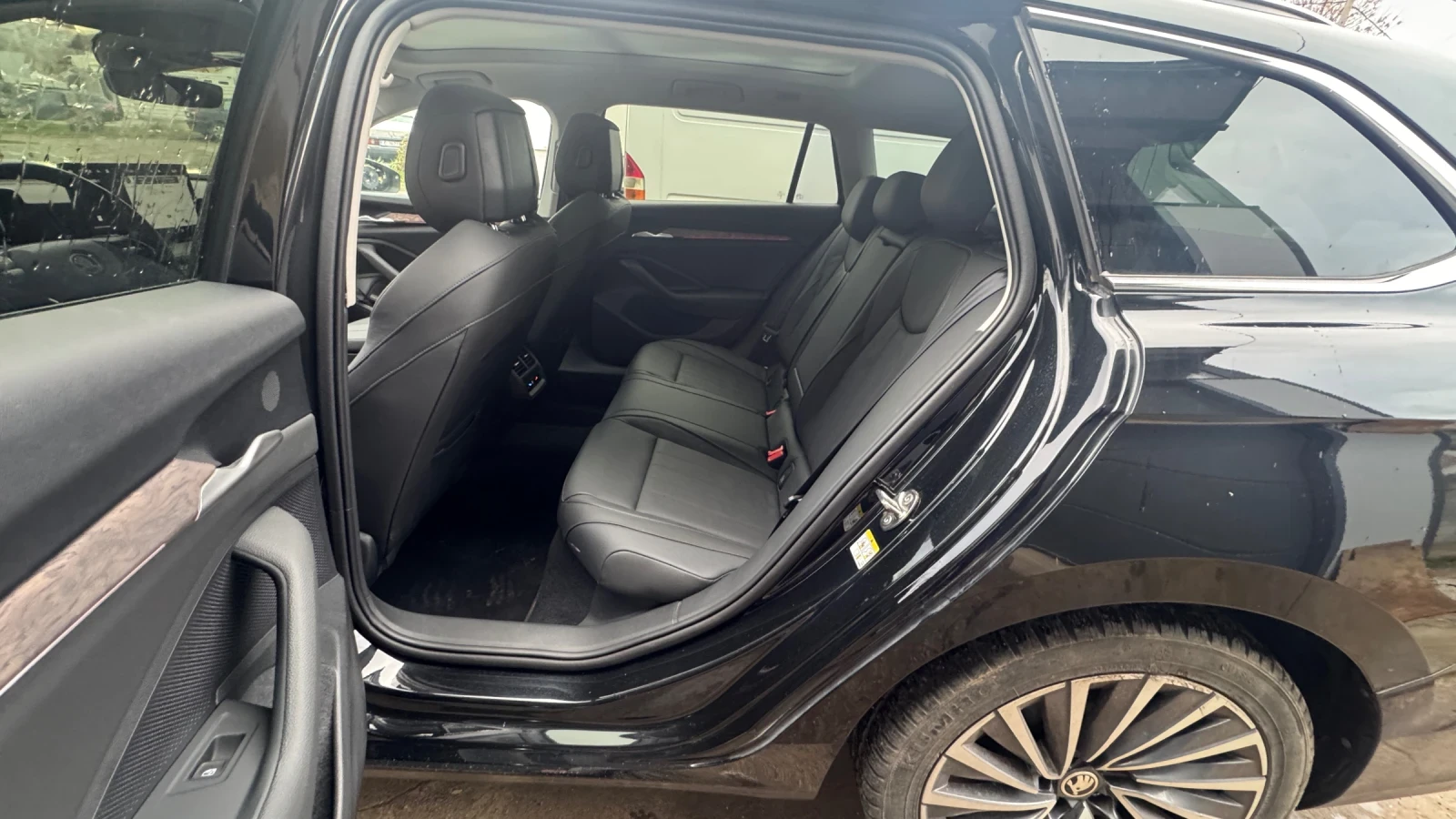 Skoda Superb 2024 Skoda Superb Combi 1.5 TSI mHEV 110kW L&K - изображение 10