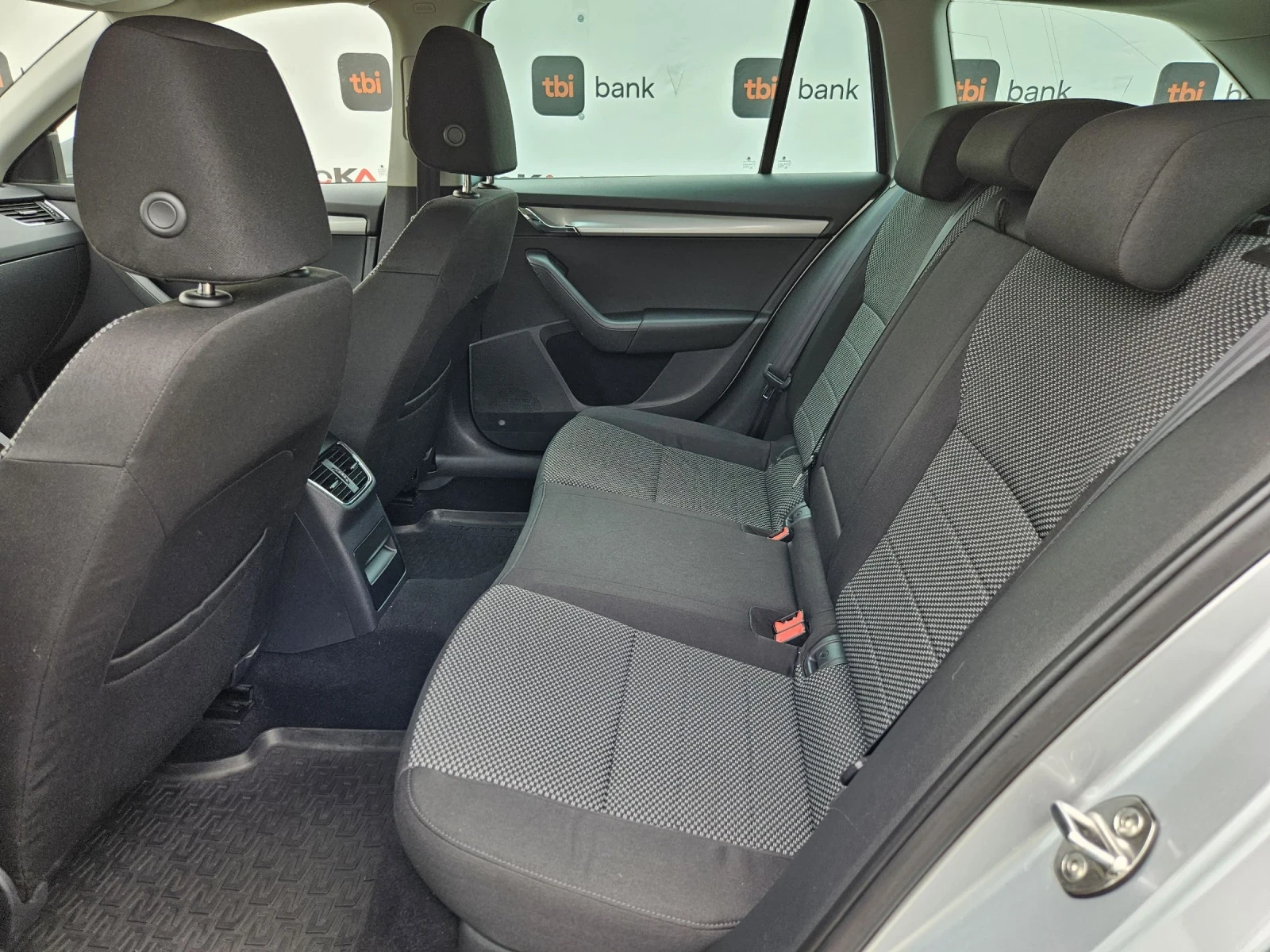 Skoda Octavia 1.6TDI-105кс= 6СКОРОСТИ= 4Х4= НАВИ - изображение 9
