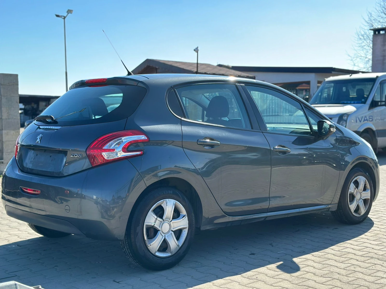 Peugeot 208 / 1.4I / GAS / EURO 5 / - изображение 5