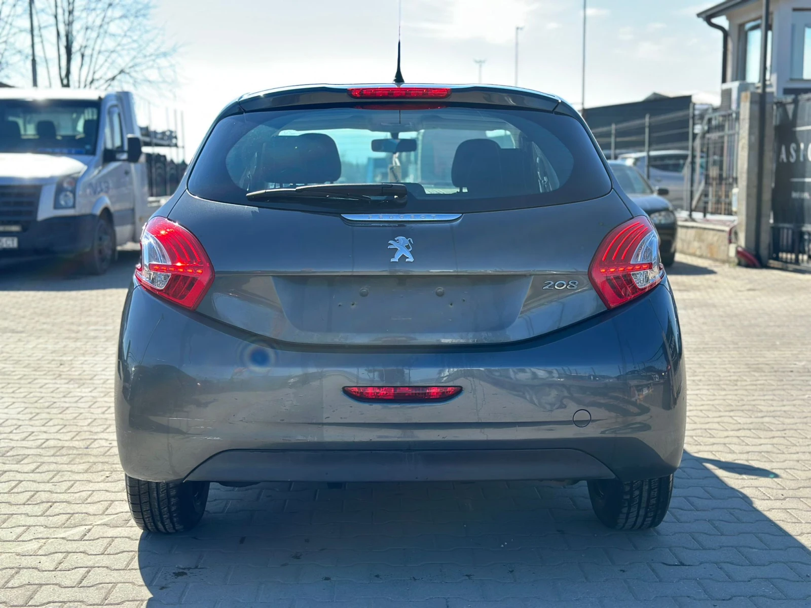 Peugeot 208 / 1.4I / GAS / EURO 5 / - изображение 4