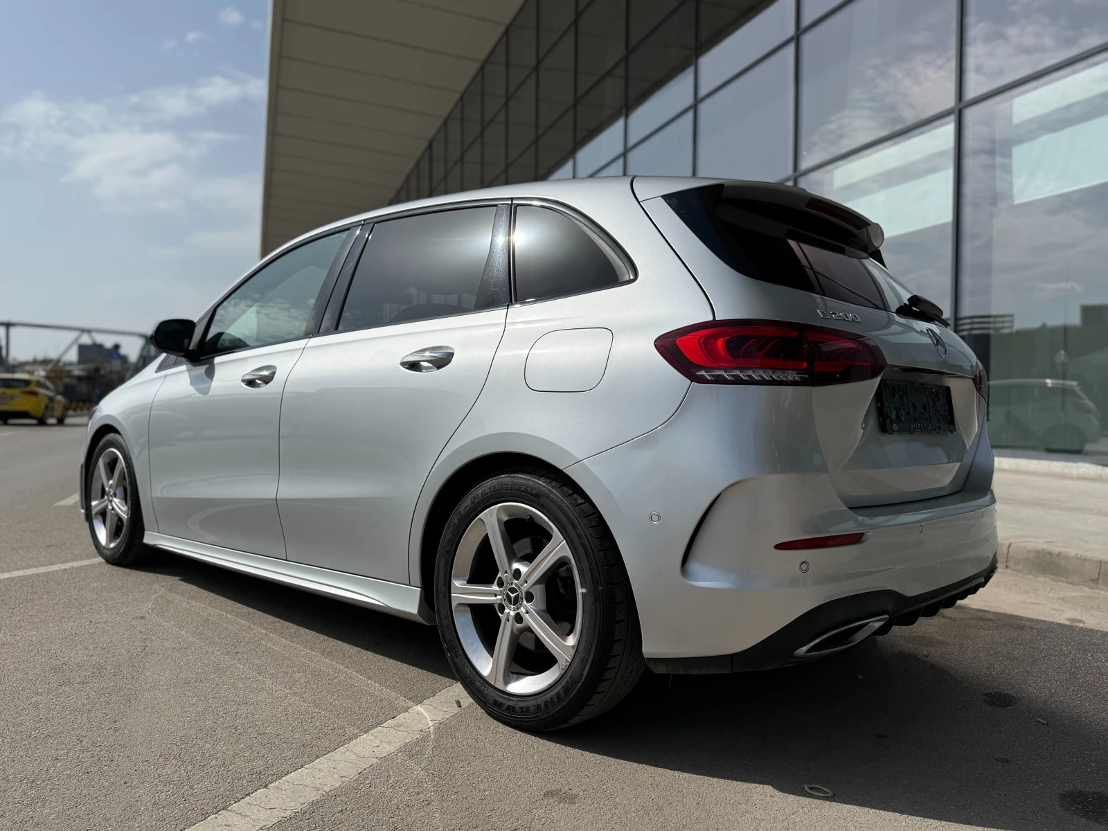 Mercedes-Benz B 200 6 МЕСЕЦА ГАРАНЦИЯ/163к.с. AMG Line/Ambient, снимка 3 - Автомобили и джипове - 53747115