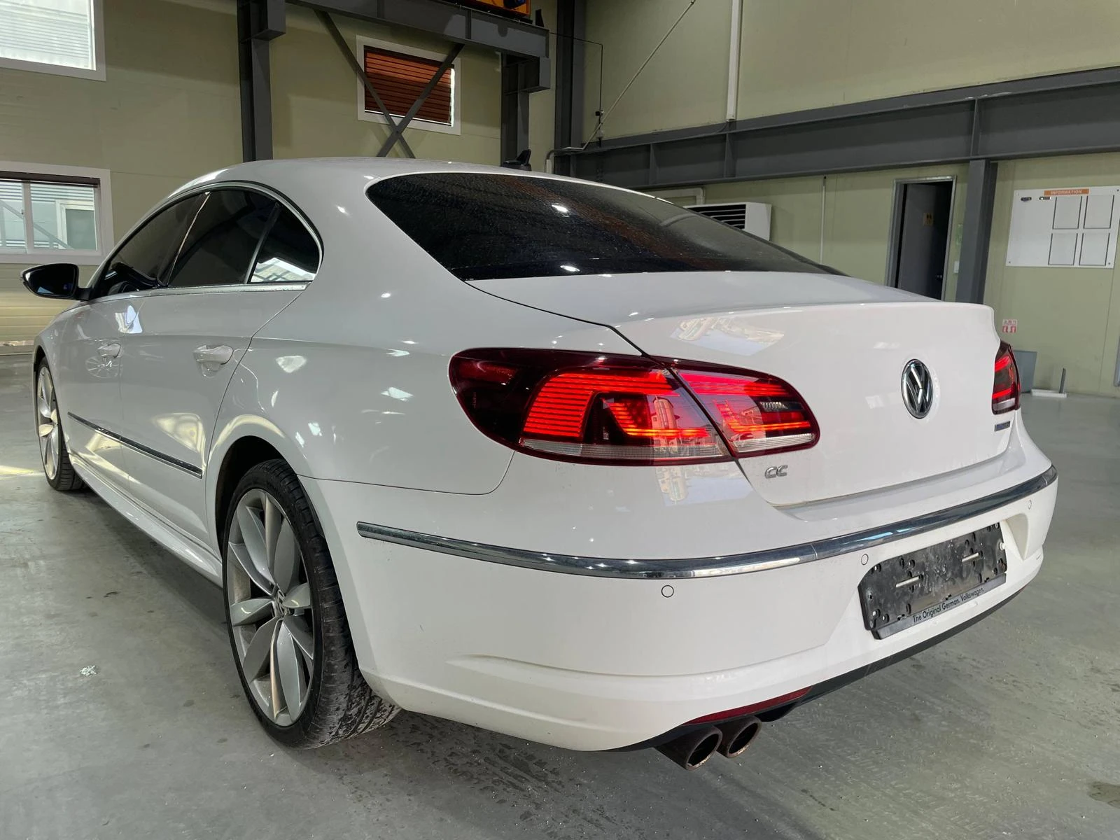 VW CC 2.0TDI BlueMotion ! R Line ! Facelift !, снимка 6 - Автомобили и джипове - 54133935