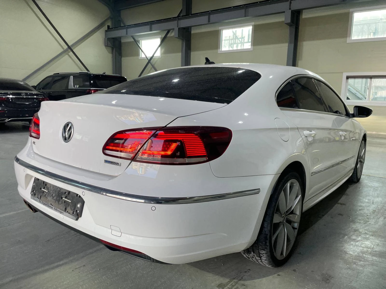 VW CC 2.0TDI BlueMotion ! R Line ! Facelift !, снимка 8 - Автомобили и джипове - 54133935