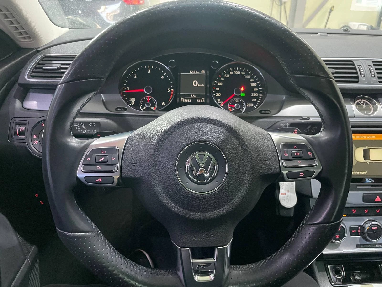 VW CC 2.0TDI BlueMotion ! R Line ! Facelift !, снимка 15 - Автомобили и джипове - 54133935