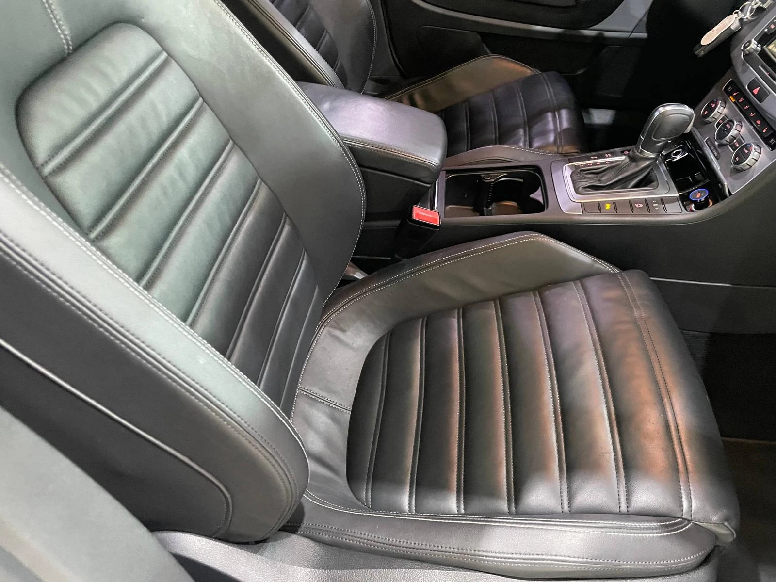 VW CC 2.0TDI BlueMotion ! R Line ! Facelift !, снимка 11 - Автомобили и джипове - 54133935