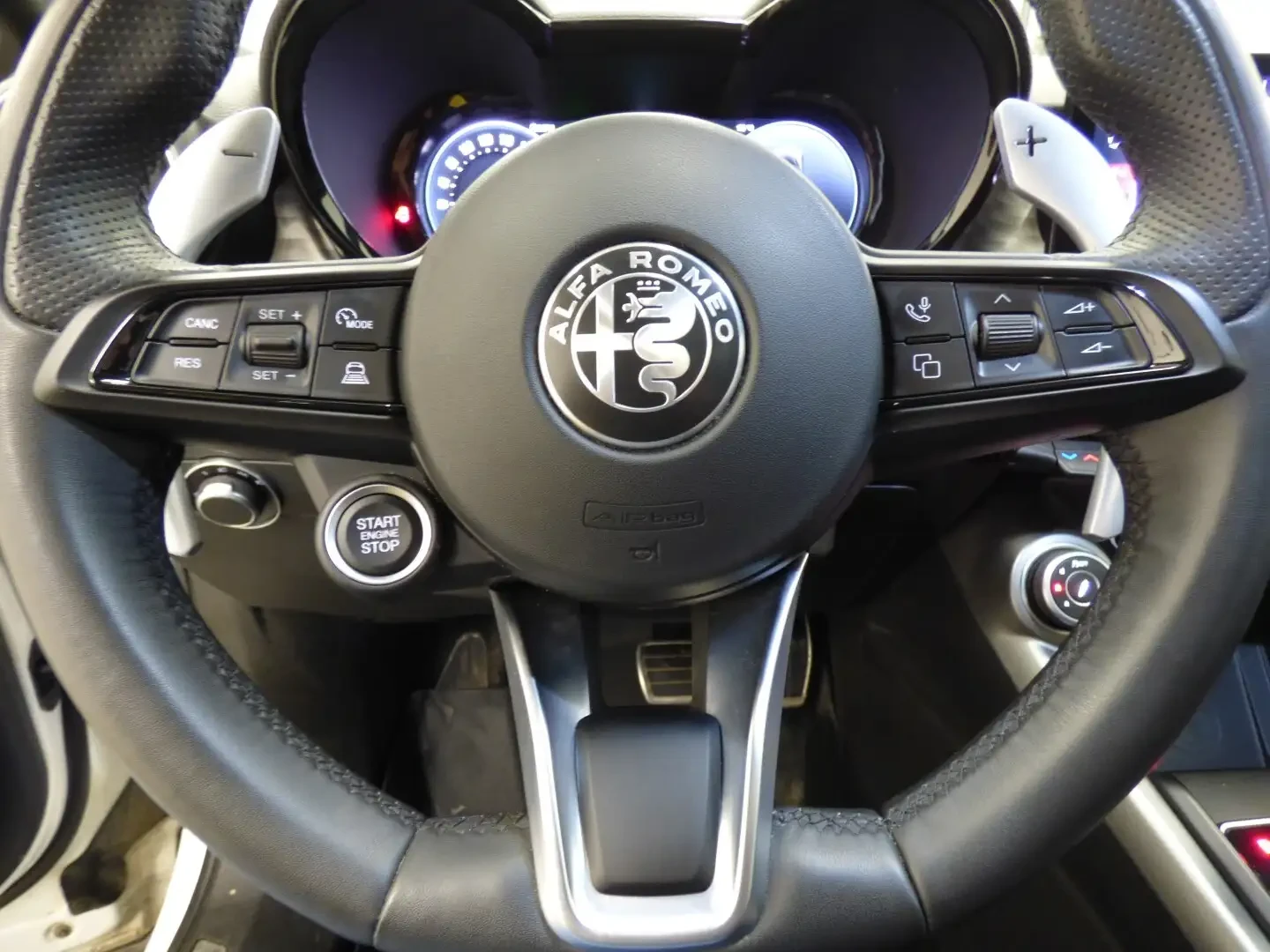 Alfa Romeo Tonale distronic* pano* подгрев* carplay* hybrid* ЛИЗИНГ, снимка 10 - Автомобили и джипове - 55844065