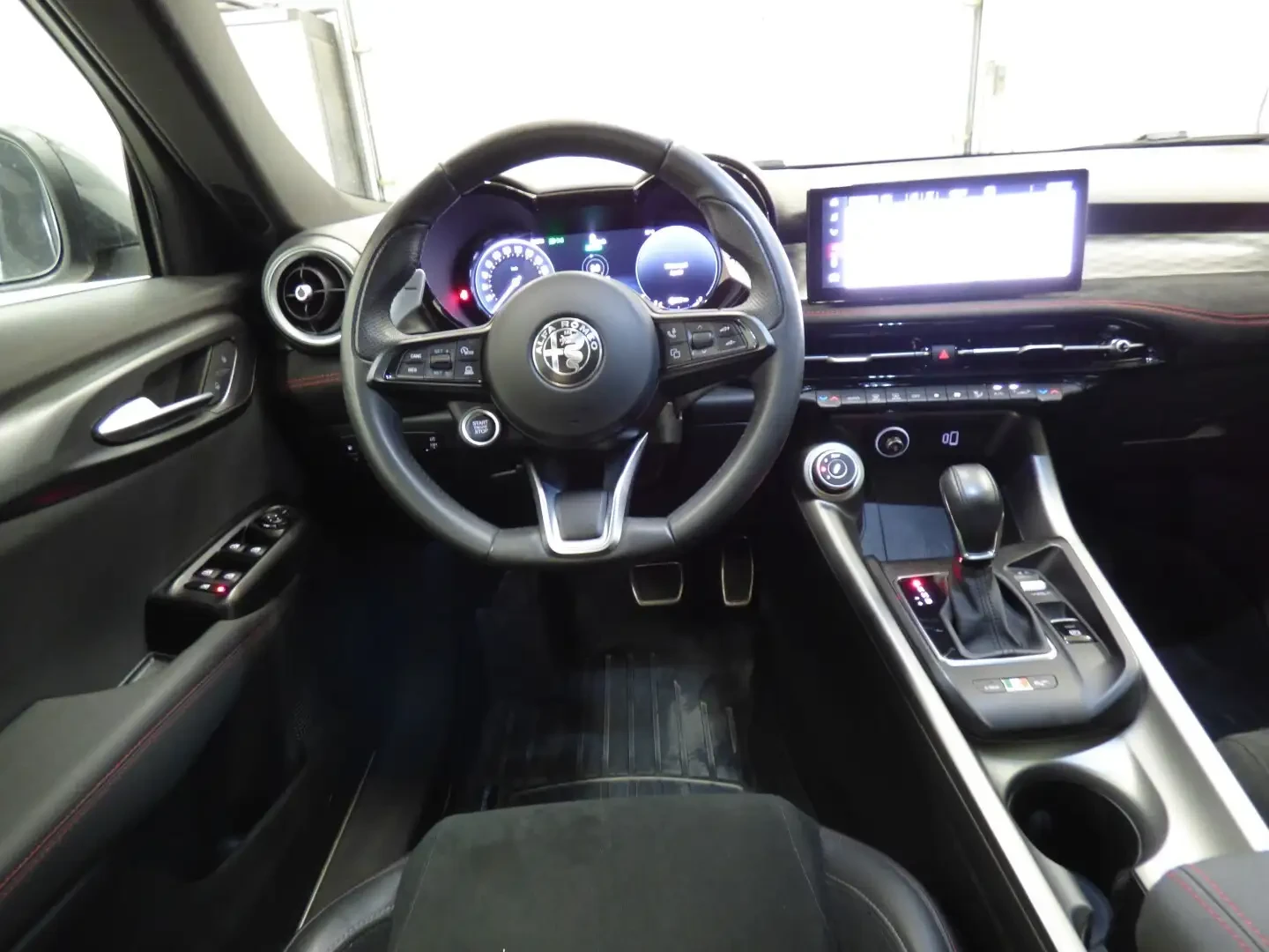Alfa Romeo Tonale distronic* pano* подгрев* carplay* hybrid* ЛИЗИНГ, снимка 9 - Автомобили и джипове - 55844065