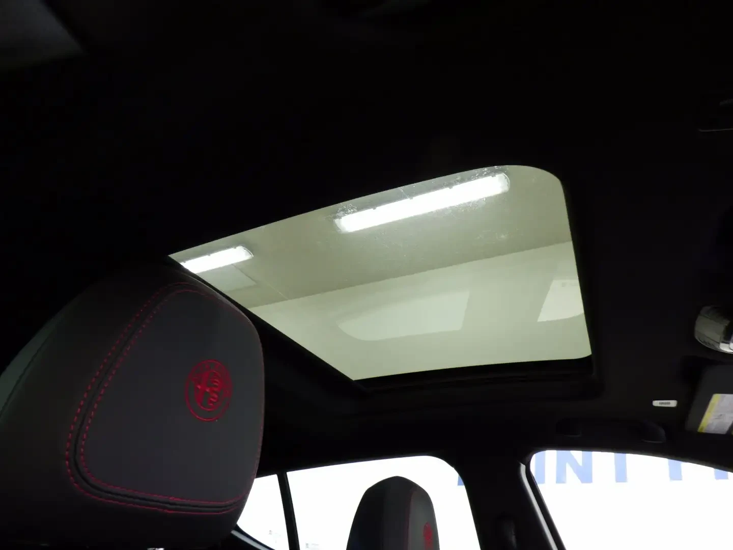 Alfa Romeo Tonale distronic* pano* подгрев* carplay* hybrid* ЛИЗИНГ, снимка 15 - Автомобили и джипове - 55844065