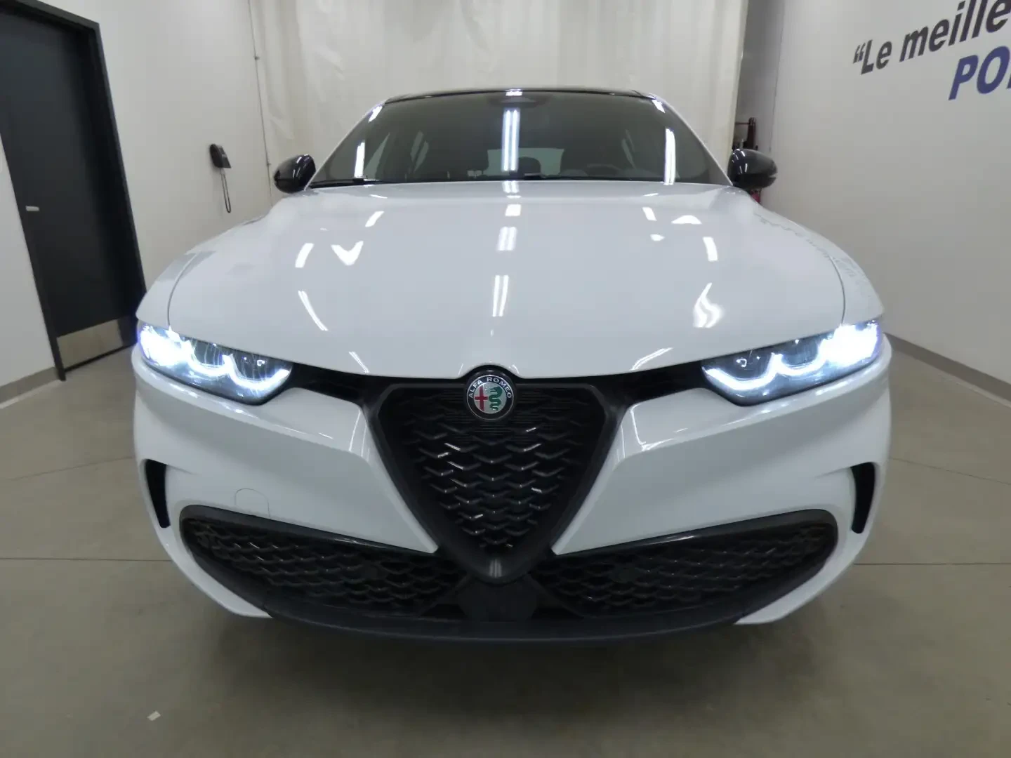 Alfa Romeo Tonale distronic* pano* подгрев* carplay* hybrid* ЛИЗИНГ, снимка 2 - Автомобили и джипове - 55844065