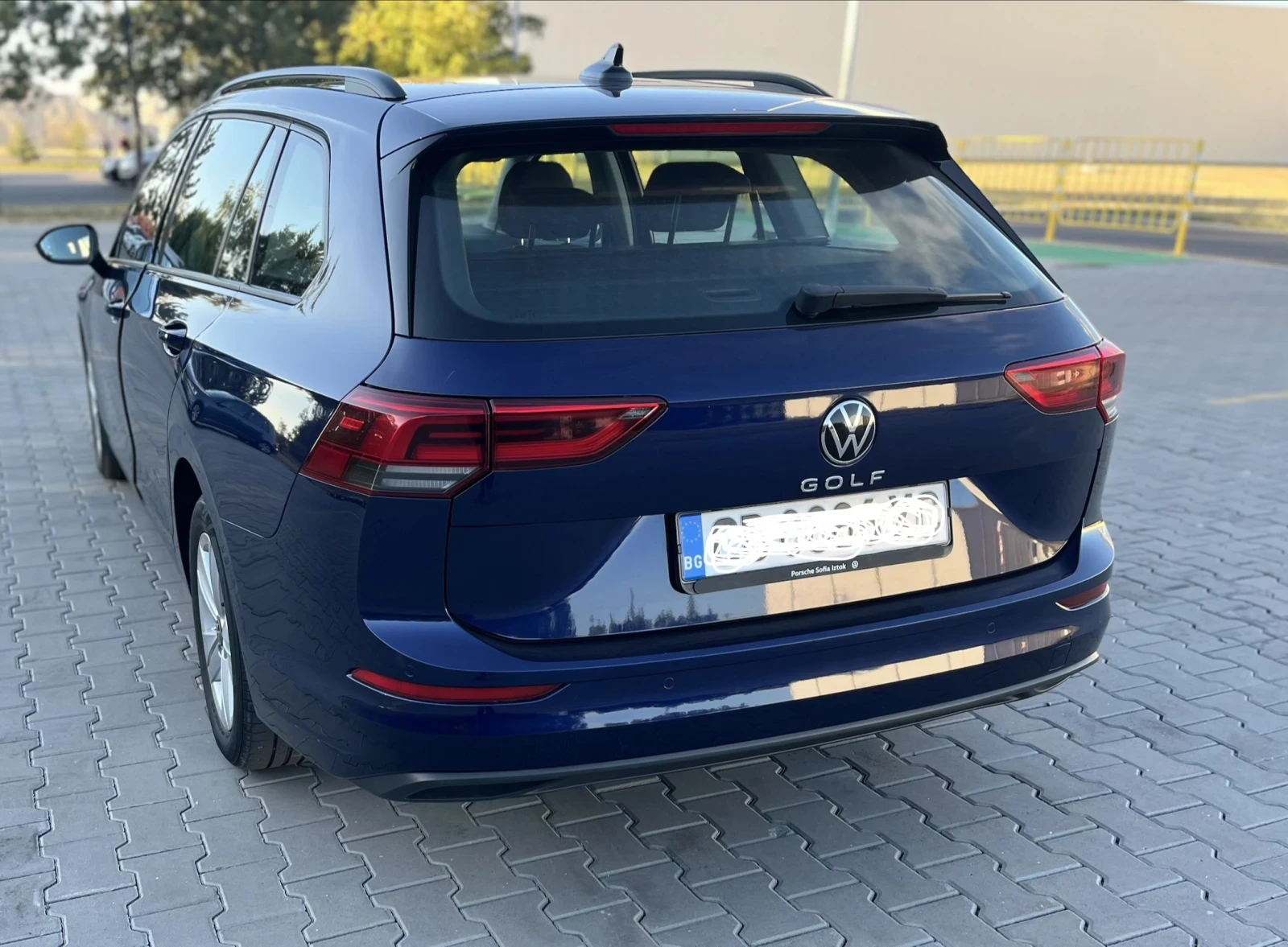 VW Golf 8, снимка 3 - Автомобили и джипове - 56378790