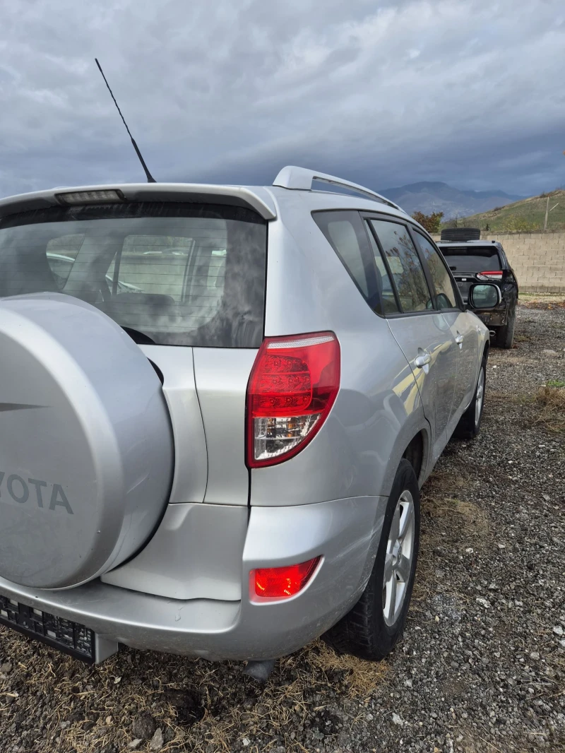 Toyota Rav4 2.2, снимка 5 - Автомобили и джипове - 52456901