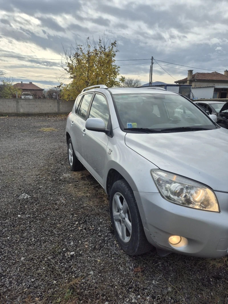 Toyota Rav4 2.2, снимка 3 - Автомобили и джипове - 52456901
