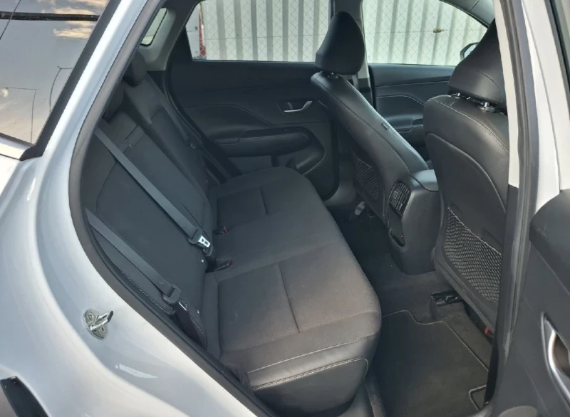 Hyundai Kona 1.6 T-GDi Amplia 4WD DCT, снимка 10 - Автомобили и джипове - 53163408